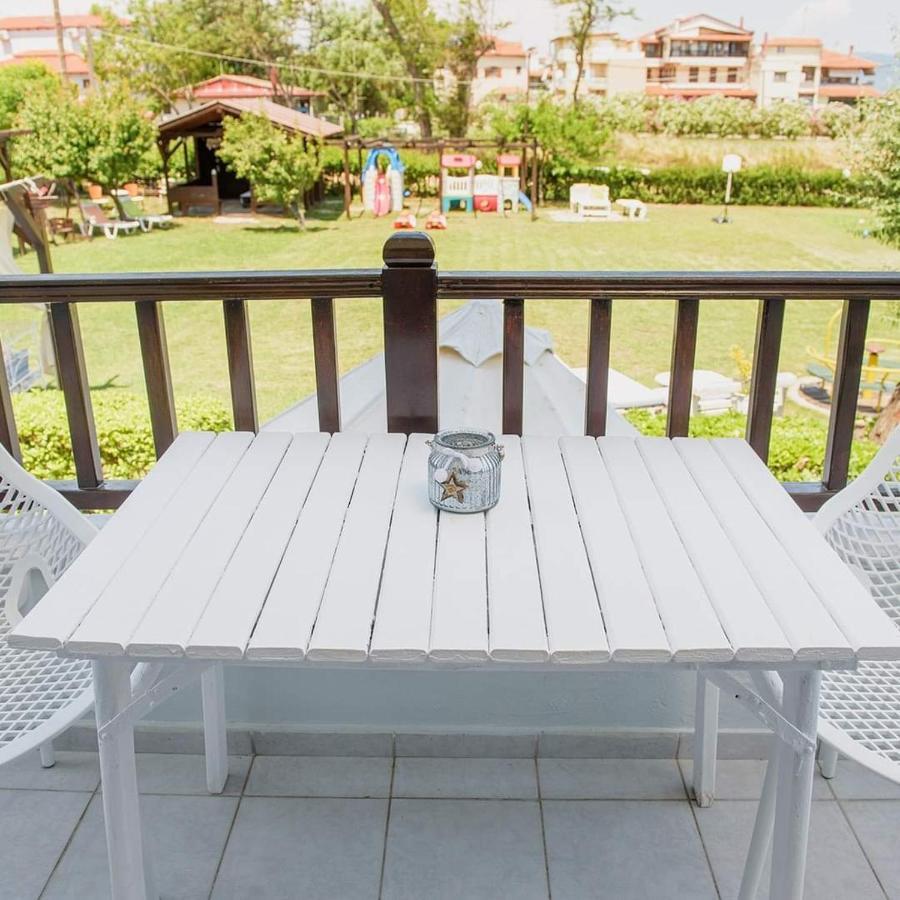 Hotel Papanikolaou Иериссос Экстерьер фото